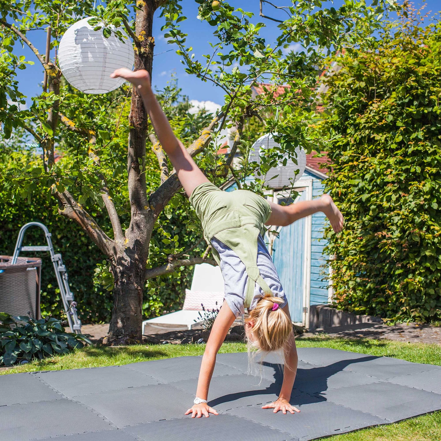 SUMMER FUN Bodenschutzmatten, Grau, 500x500x8mm (8 Stück Im Set = 2qm) – Bild 5